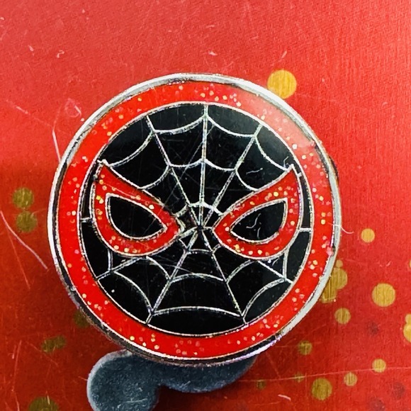 Disney Marvel Power Pride Collection 2022 Pin Spiderman Glitter Emblem - Picture 1 of 1